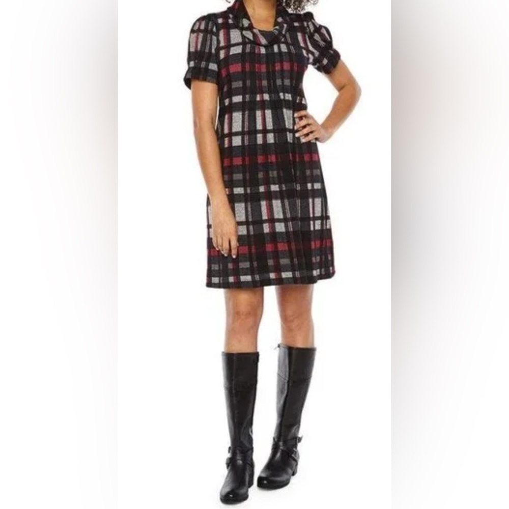 Y2K Look Jessica Howard Black and Red Plaid Midi Dress